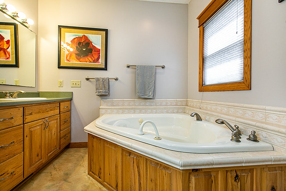601 7TH AVE SW021