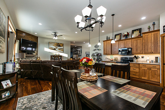 822 7TH ST SW011