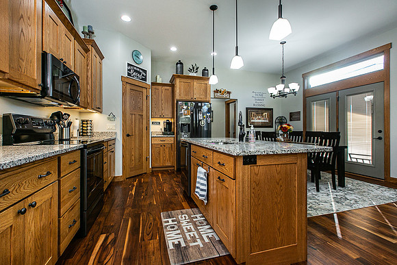 822 7TH ST SW014