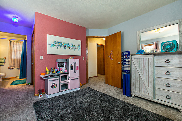 1364 BLUFF RD021