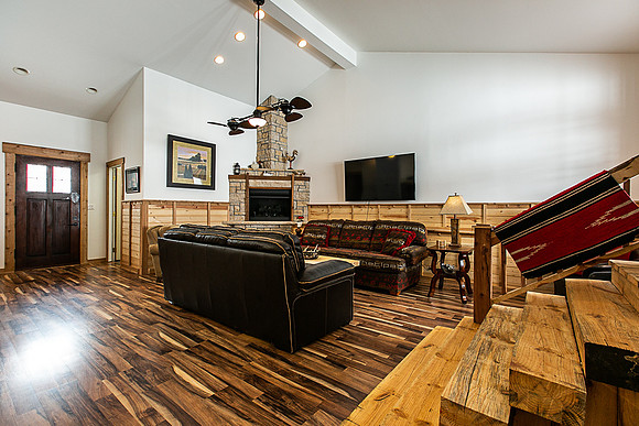 THE LODGE WEB007