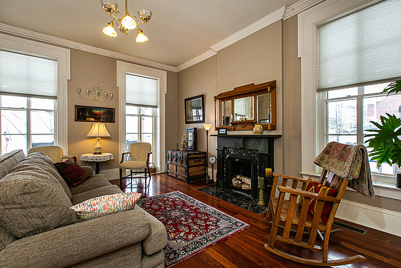 1245 HIGHLAND PL010