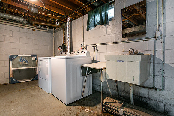 2222 WOODLAWN033