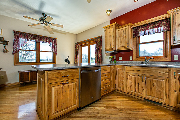 601 7TH AVE SW015