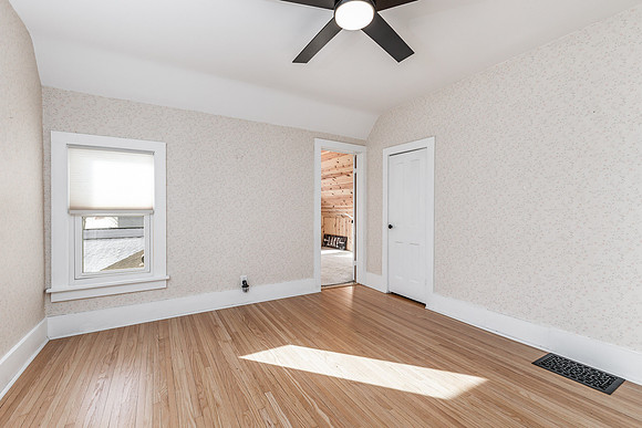 616 ELK ST 026