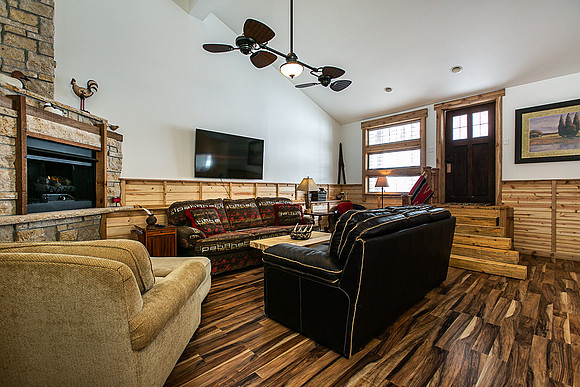 THE LODGE WEB010