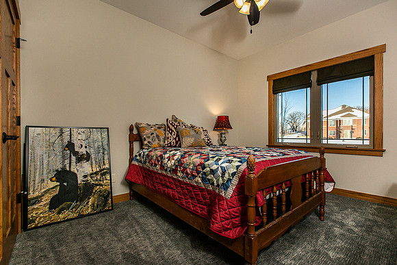 822 7TH ST SW029