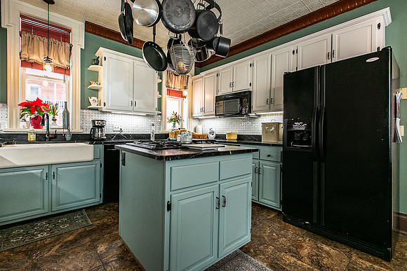 1245 HIGHLAND PL024