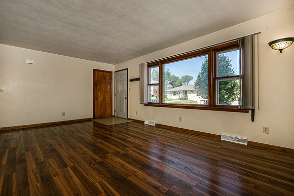 2222 WOODLAWN007