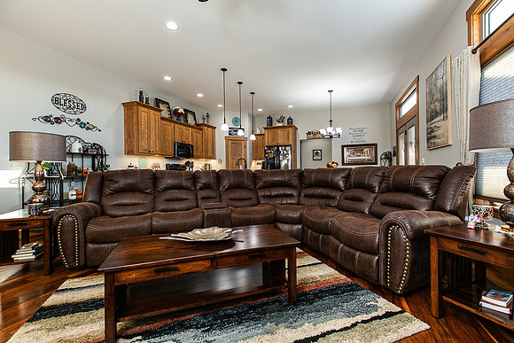 822 7TH ST SW005