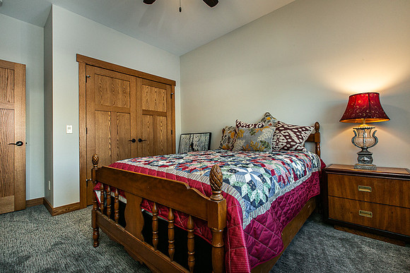 822 7TH ST SW030